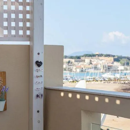 Апартаменты Nathalie's Beachfront