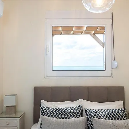 Nathalie's Beachfront *