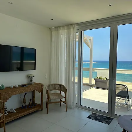 Апартаменты Nathalie's Beachfront