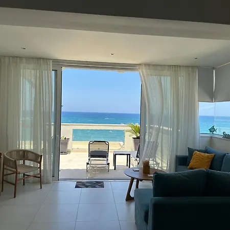 Апартаменты Nathalie's Beachfront