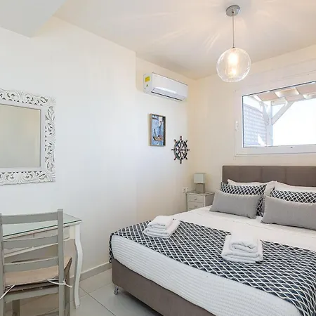 דירה Nathalie's Beachfront העיירה רתימנו