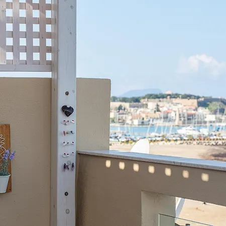 Nathalie's Beachfront Apartment *