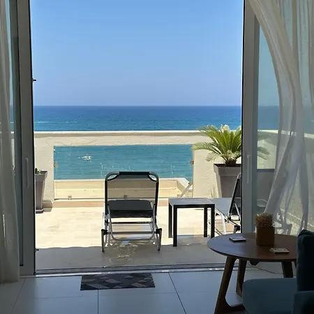 דירה Nathalie's Beachfront *