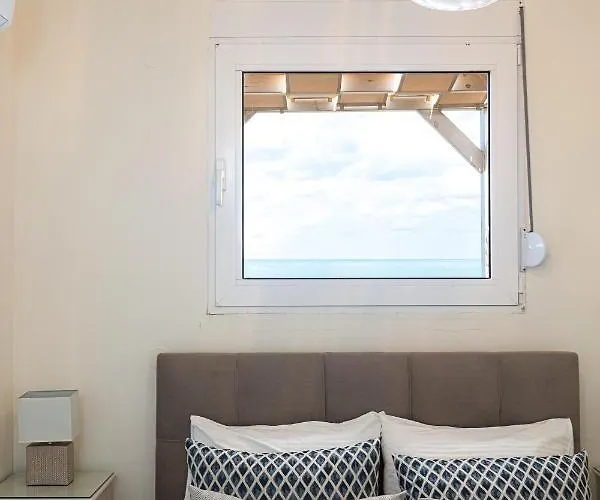 Nathalie's Beachfront *