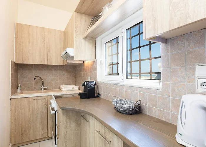 Nathalie's Beachfront Апартаменты