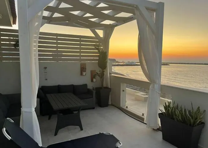 Nathalie's Beachfront *