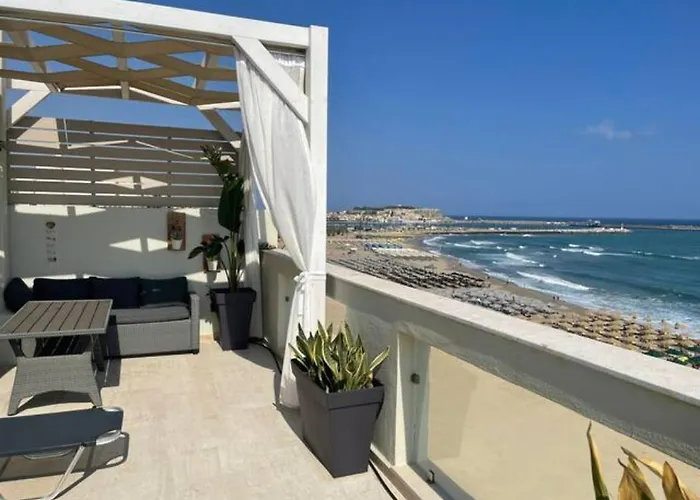 Апартаменты Nathalie's Beachfront *