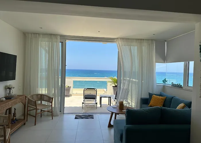 Апартаменты Nathalie's Beachfront