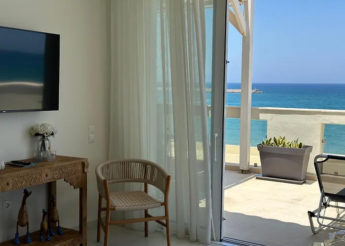 Апартаменты Nathalie's Beachfront Ретимно